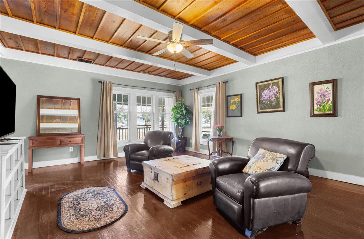 209 S Bowie St, Bartlett, TX 76511