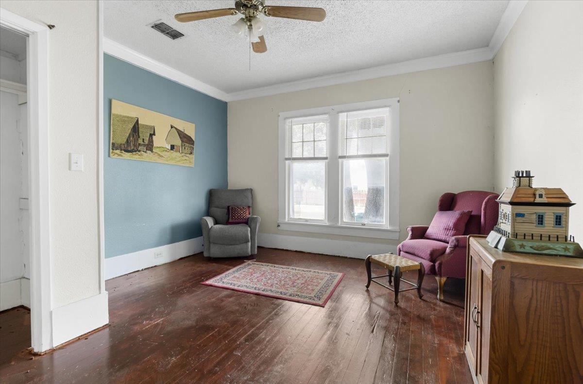 209 S Bowie St, Bartlett, TX 76511