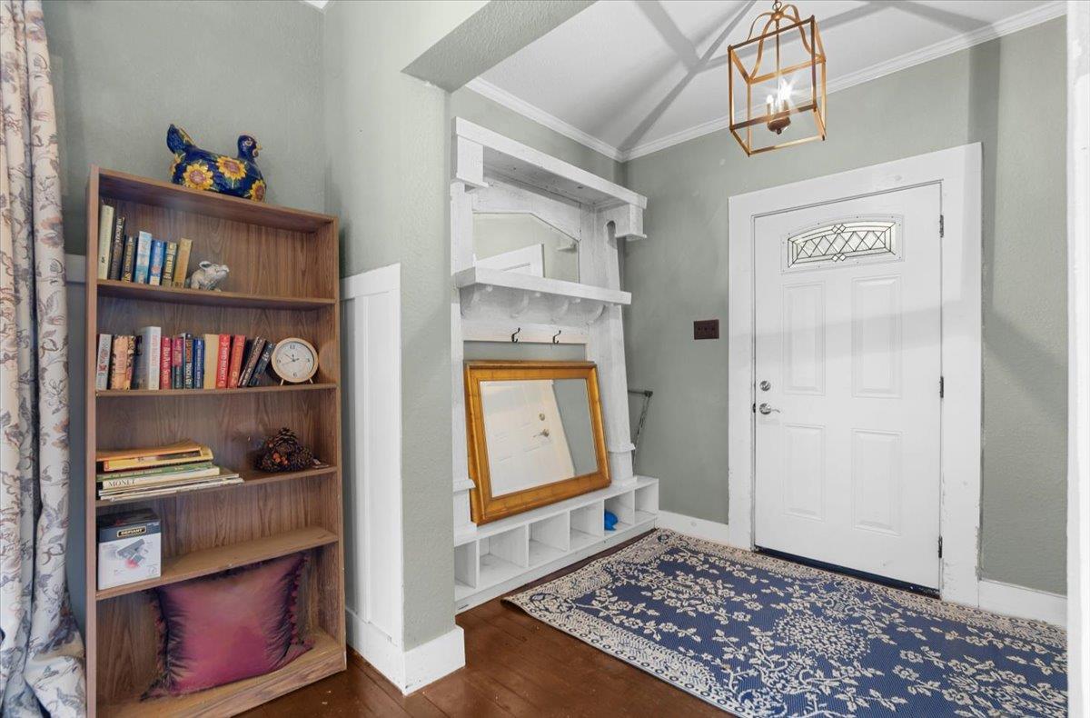 209 S Bowie St, Bartlett, TX 76511