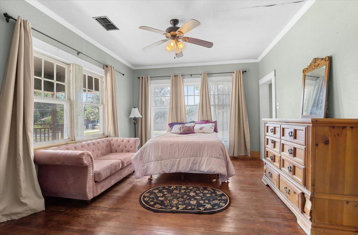 209 S Bowie St, Bartlett, TX 76511