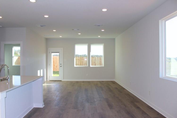 256 Escape Way, Jarrell, TX 76537