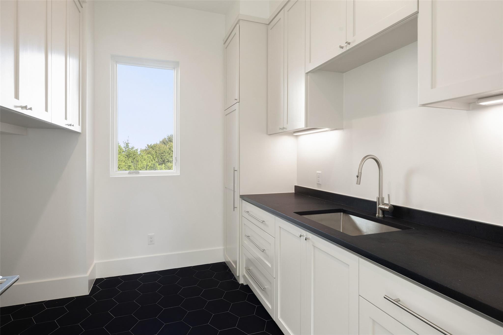 567 Delayne Dr, Austin, TX 78737