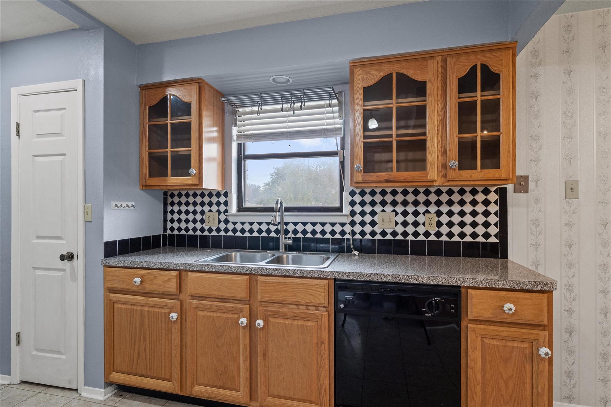 13108 Lamplight Village Ave, Austin, TX 78727