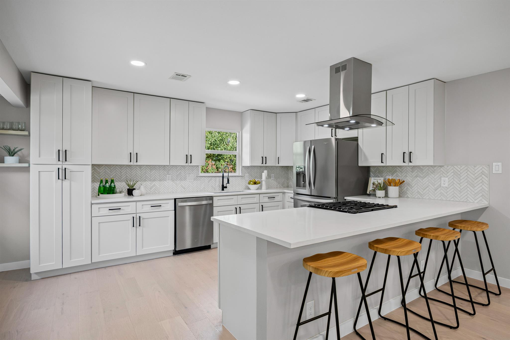 2007 Matthews Ln, Austin, TX 78745