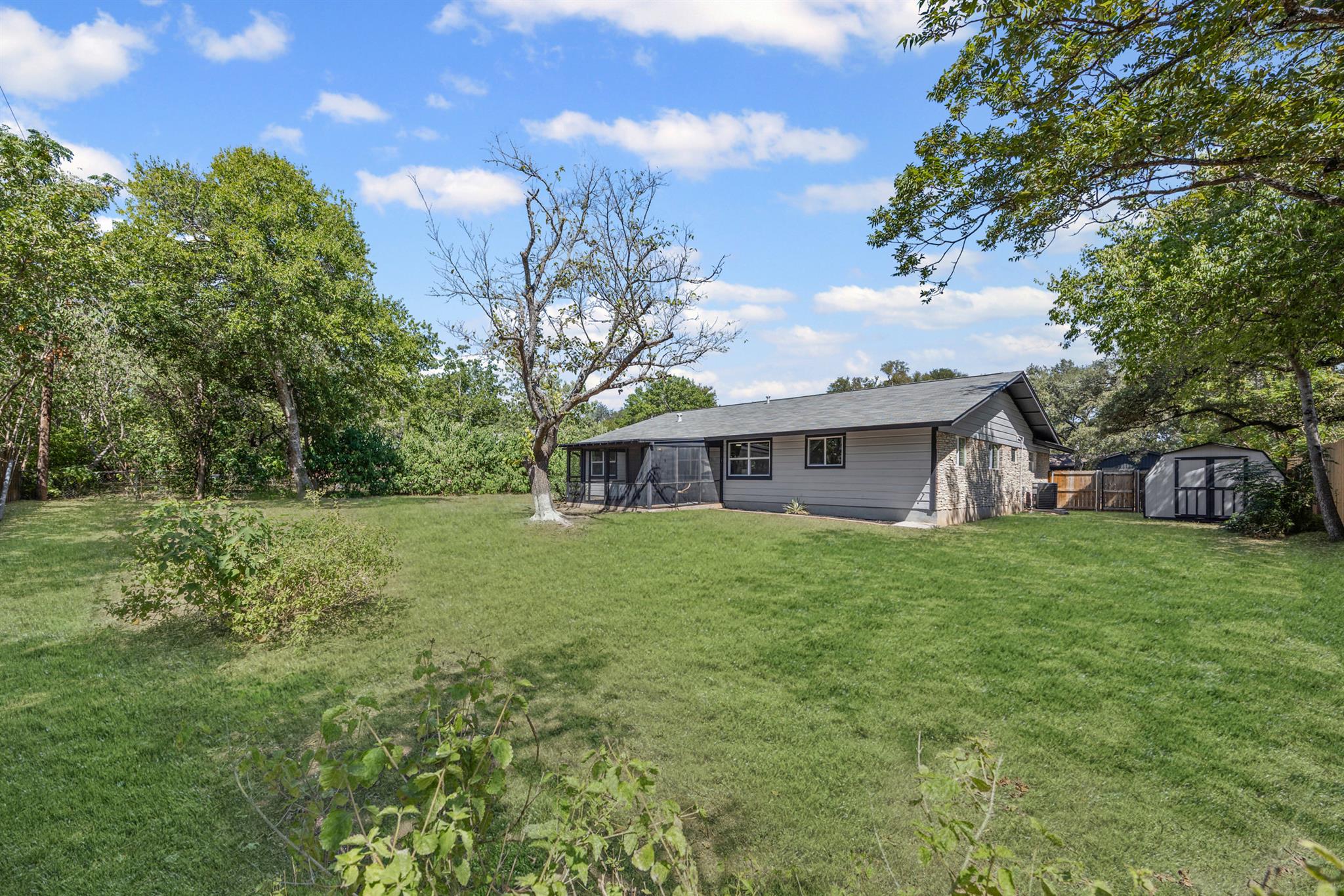 2007 Matthews Ln, Austin, TX 78745