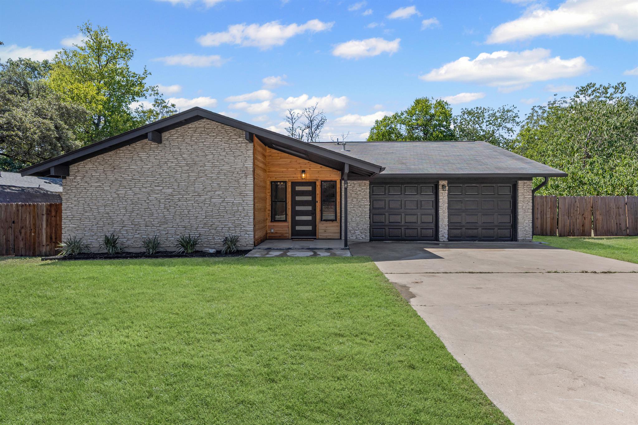 2007 Matthews Ln, Austin, TX 78745