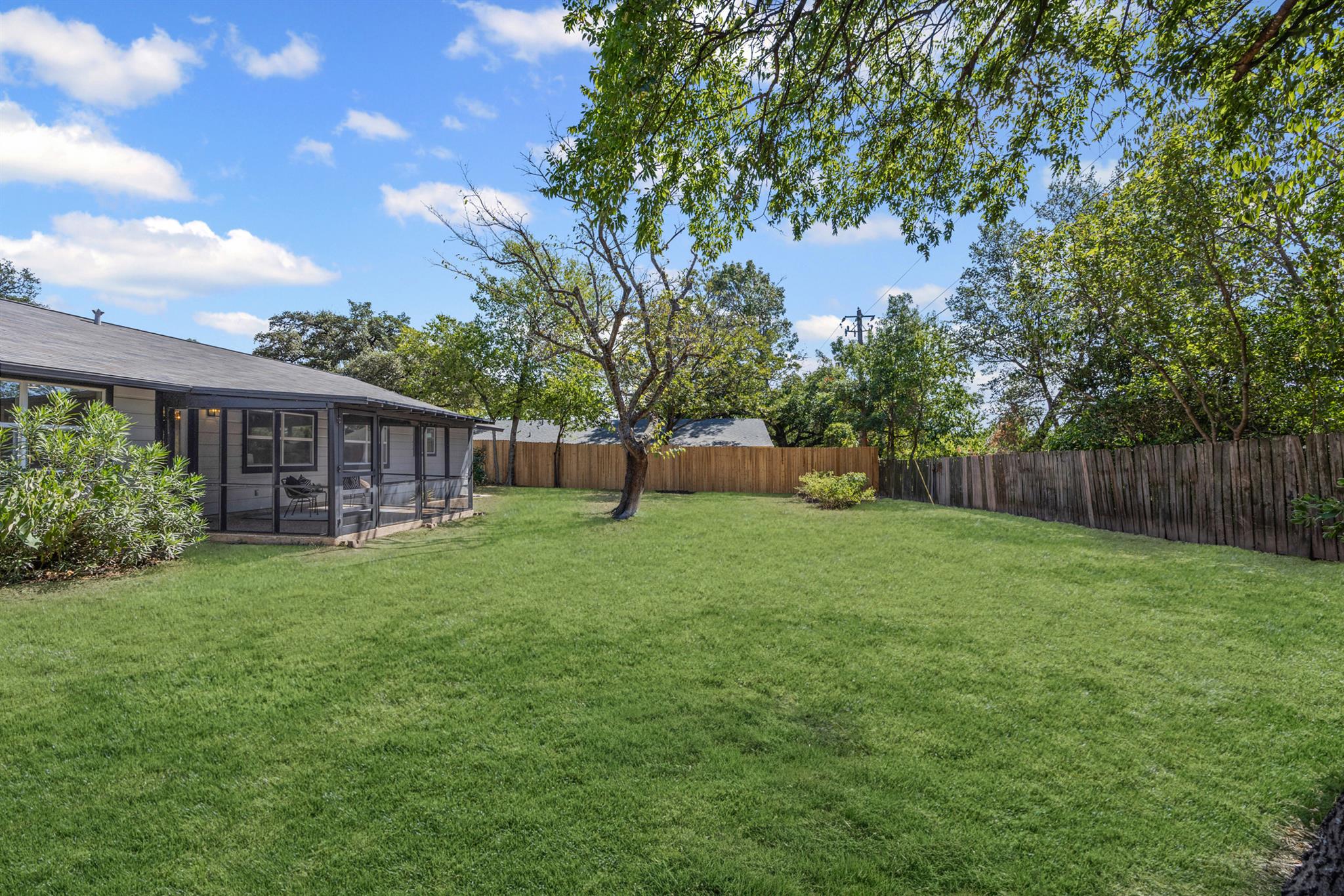 2007 Matthews Ln, Austin, TX 78745