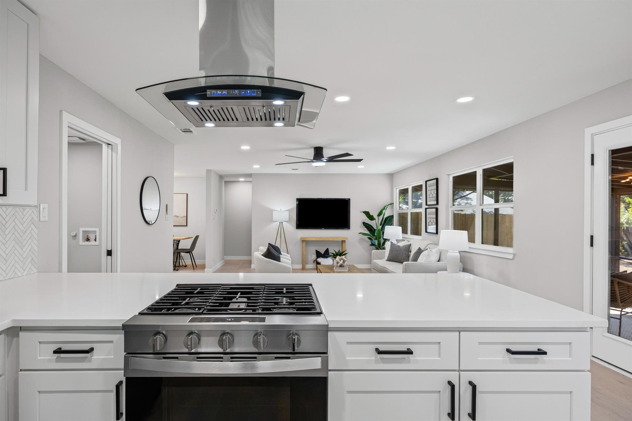 2007 Matthews Ln, Austin, TX 78745