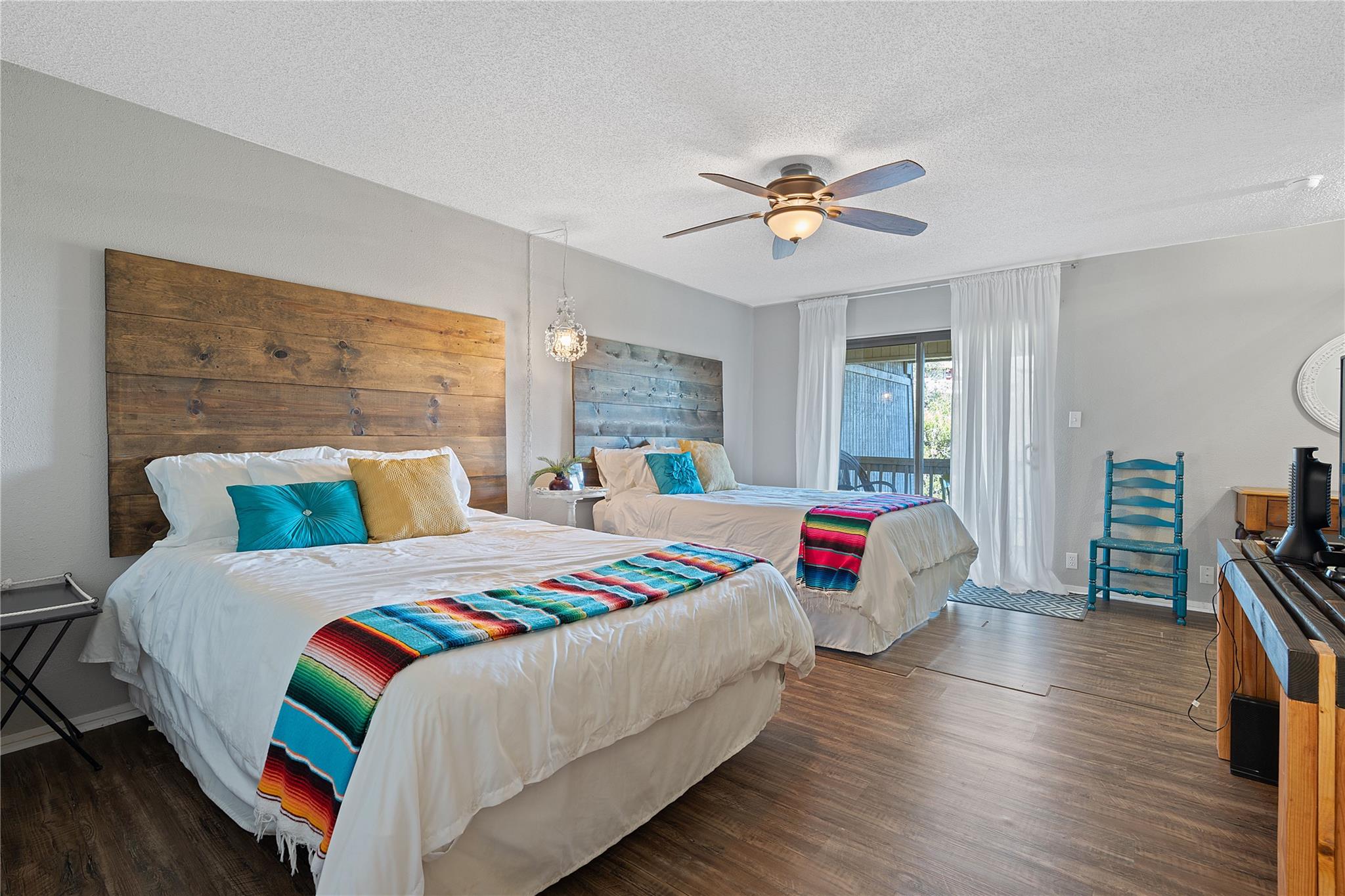 111 Comanche Pt, Point Venture, TX 78645