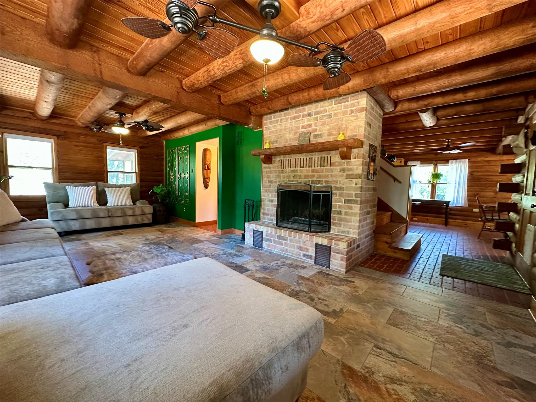 1053 E County Road F, Lexington, TX 78947