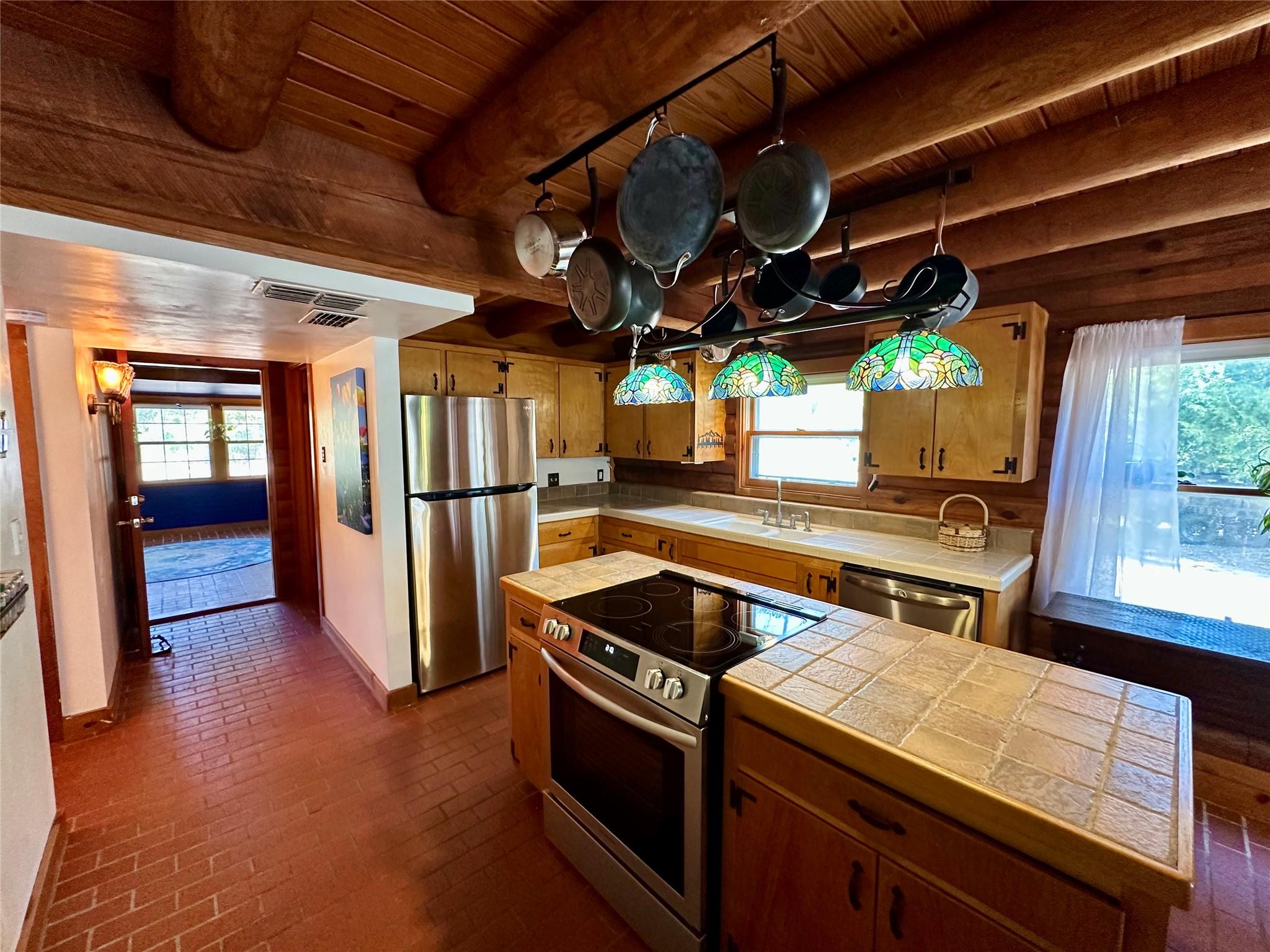 1053 E County Road F, Lexington, TX 78947