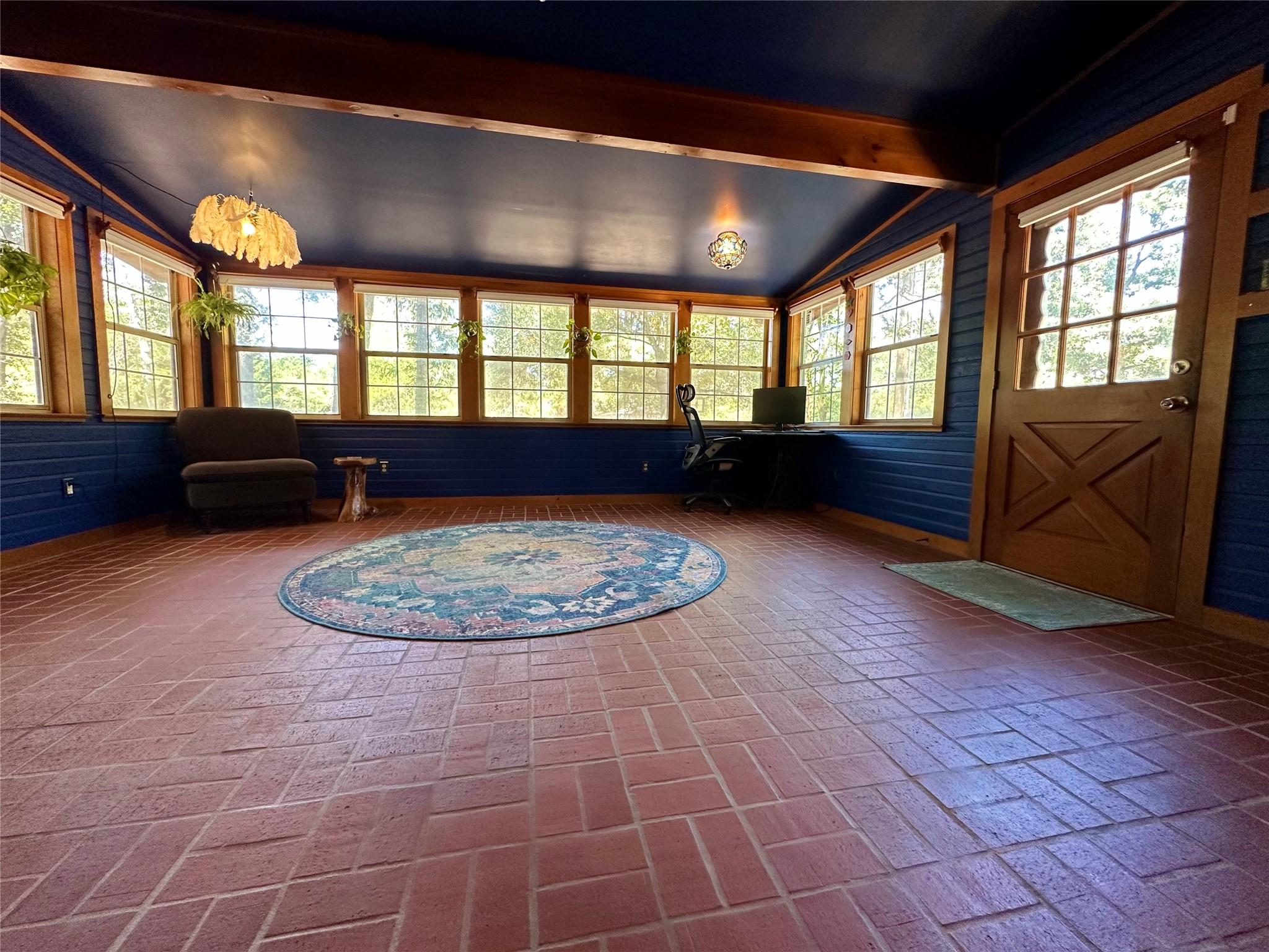 1053 E County Road F, Lexington, TX 78947