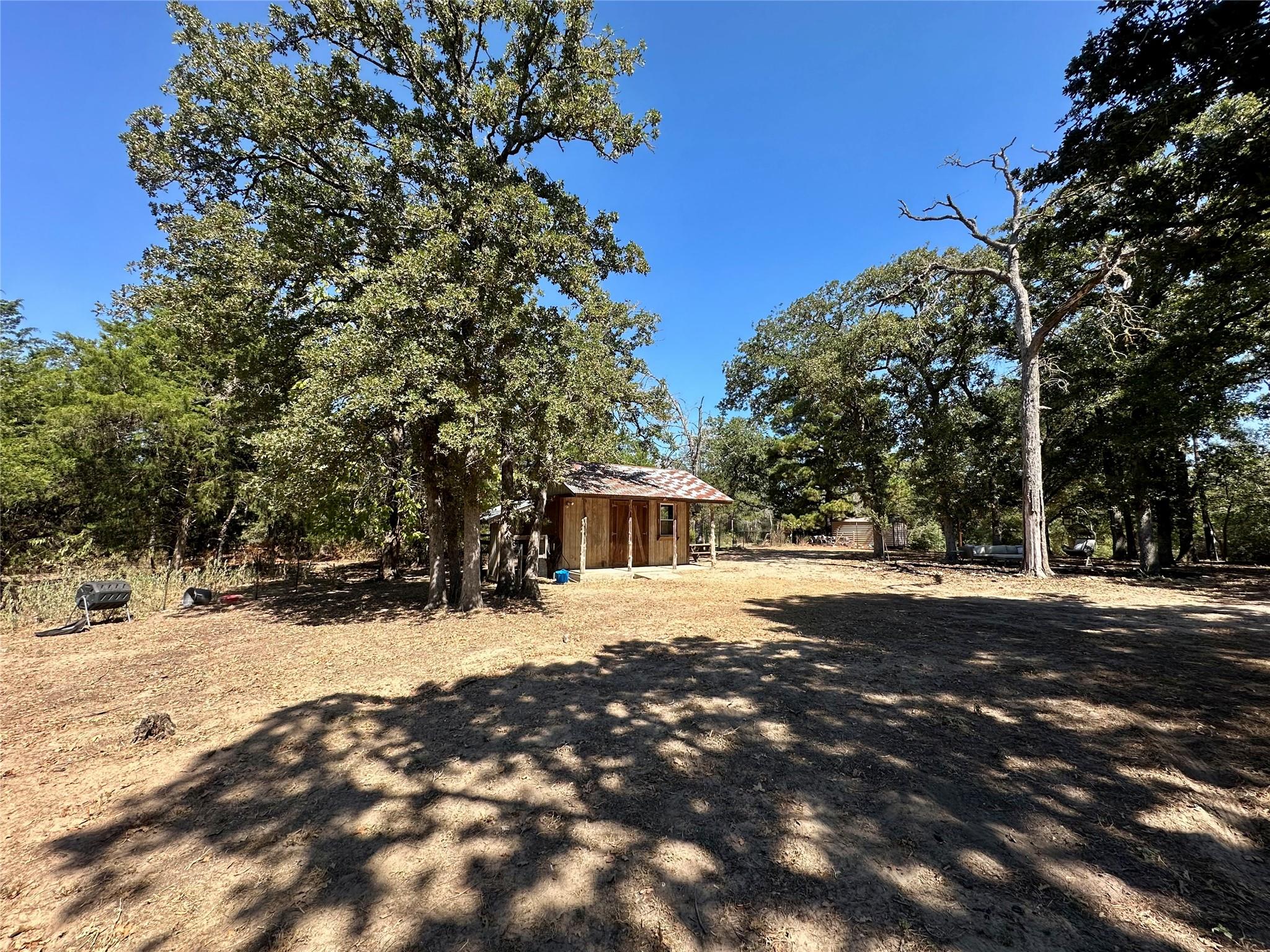 1053 E County Road F, Lexington, TX 78947