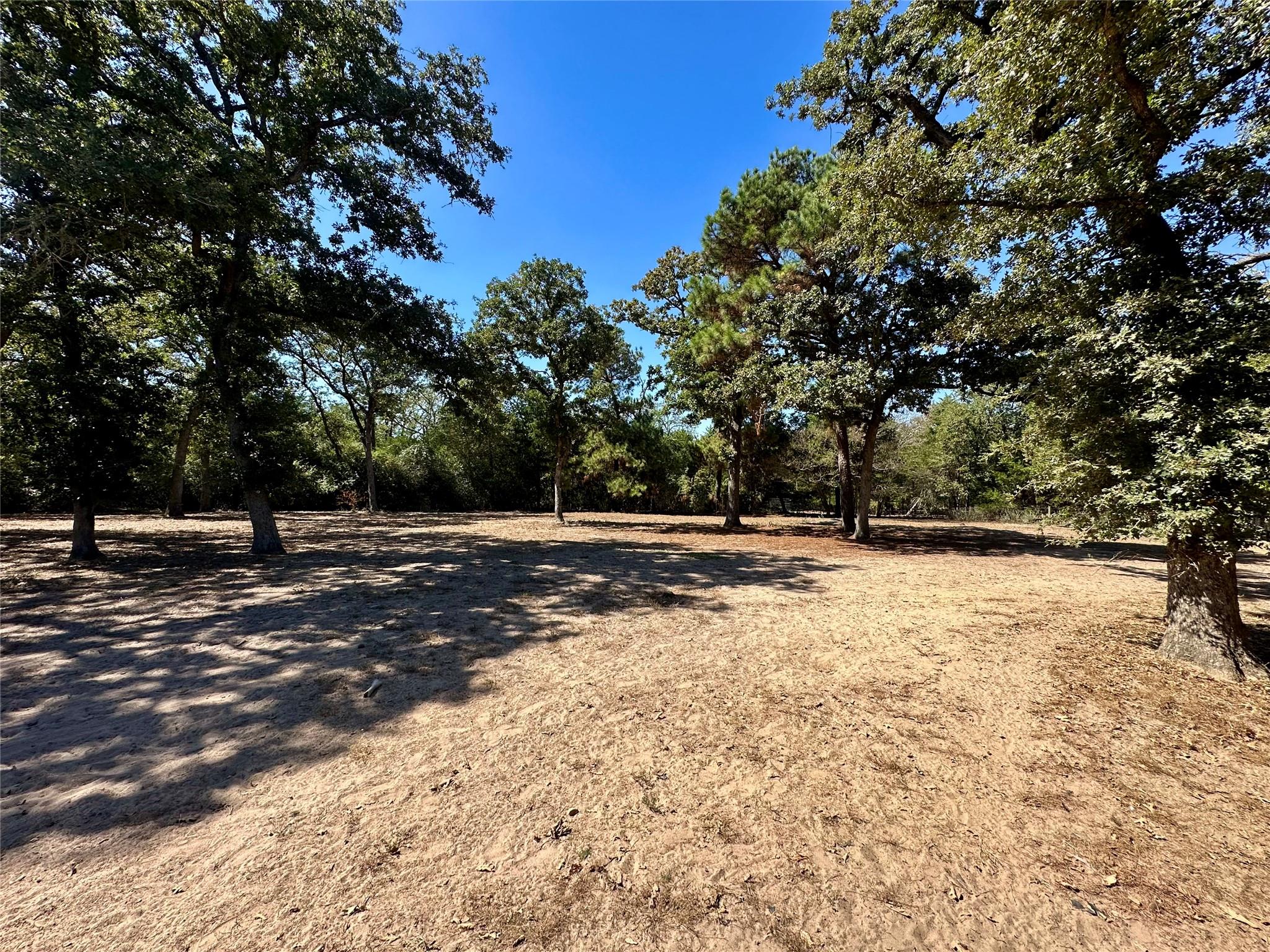 1053 E County Road F, Lexington, TX 78947