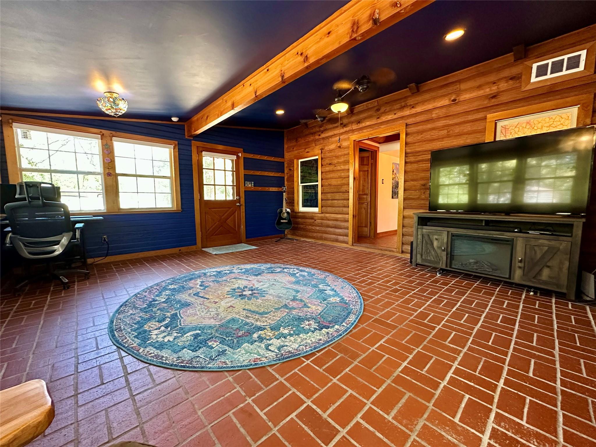 1053 E County Road F, Lexington, TX 78947