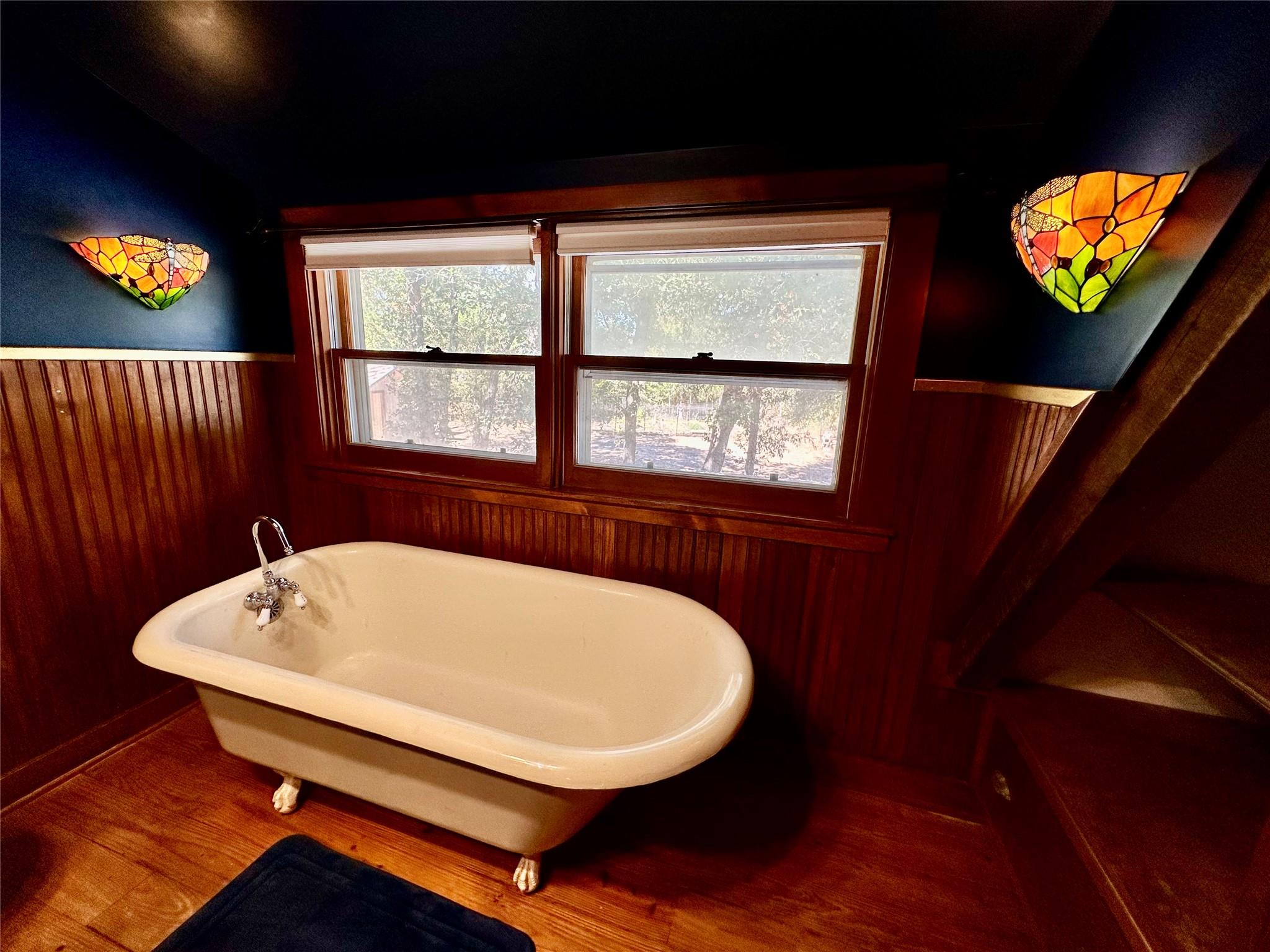 1053 E County Road F, Lexington, TX 78947