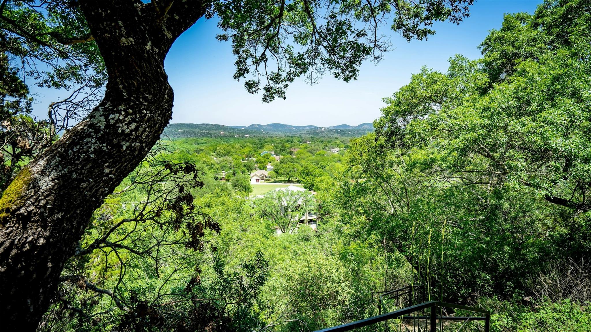 1121 Bradstreet St, Canyon Lake, TX 78133