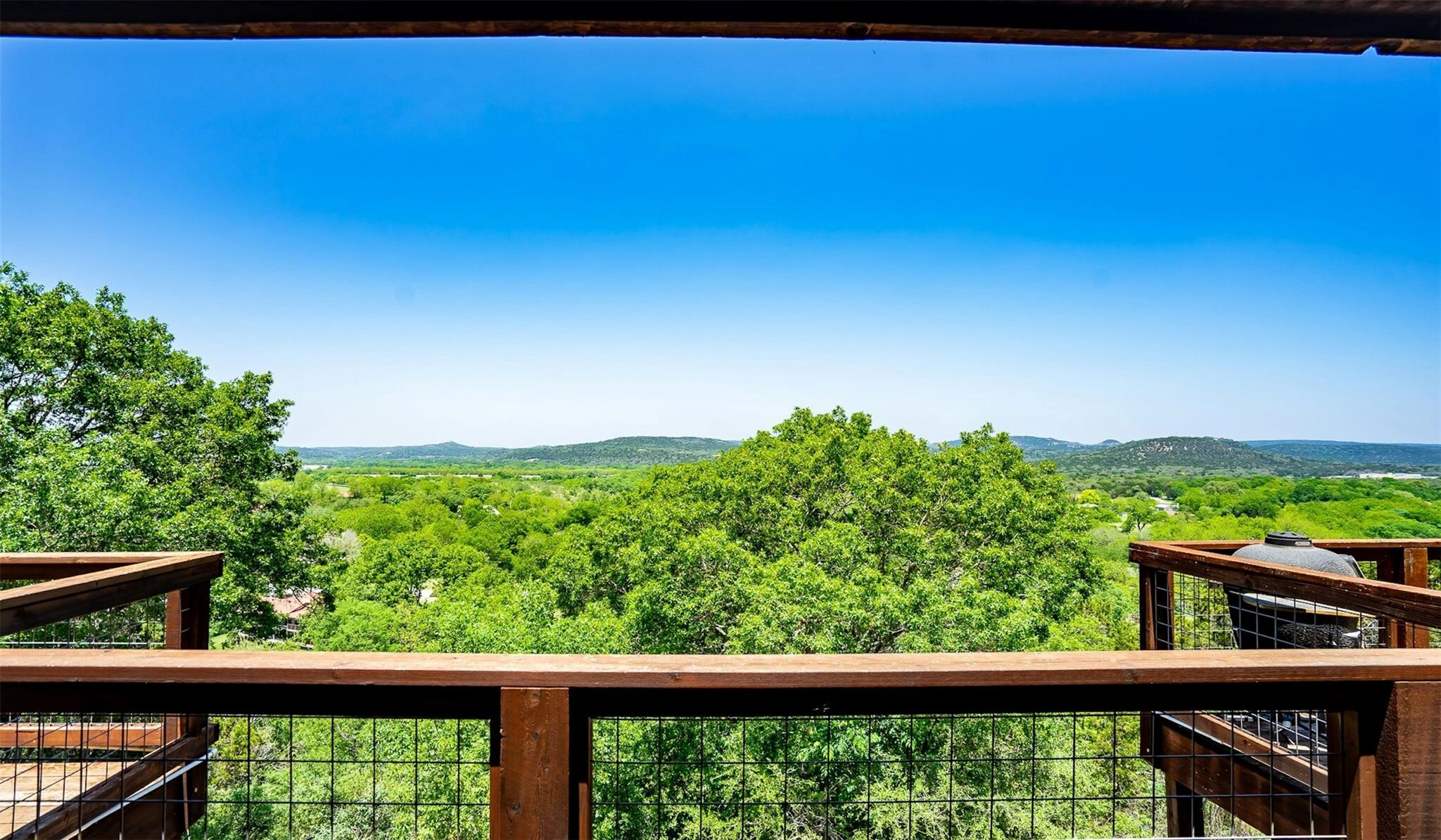 1121 Bradstreet St, Canyon Lake, TX 78133