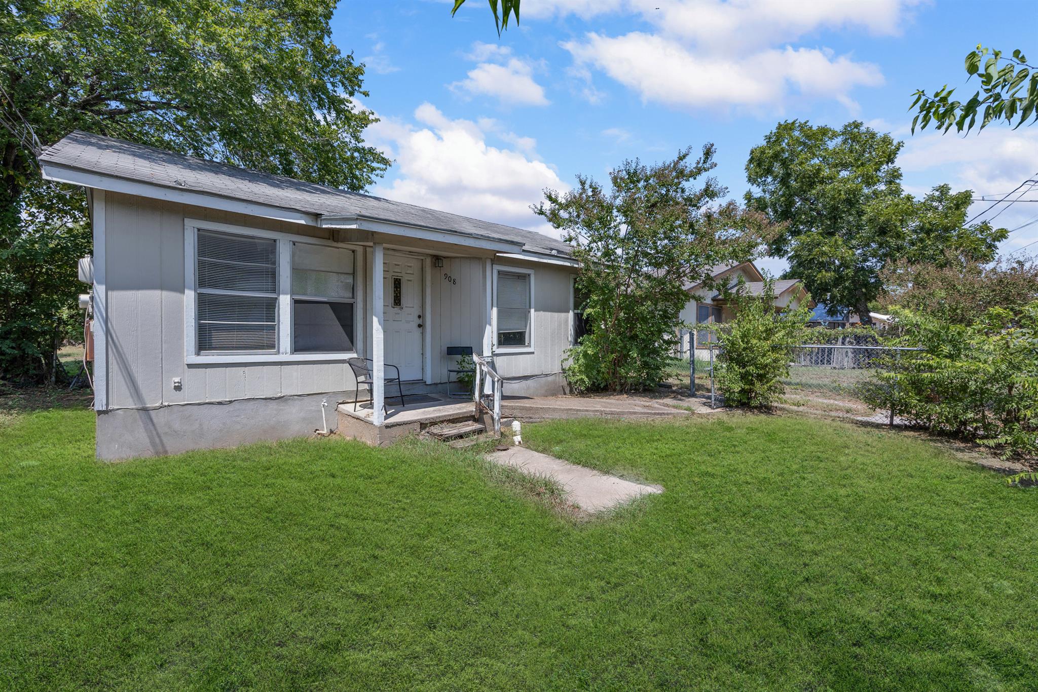 908 Vargas Rd, Austin, TX 78741