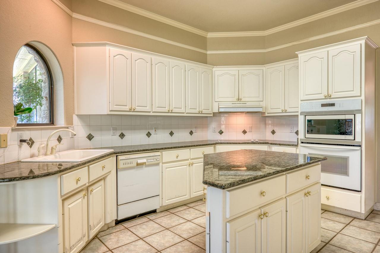 331 Olympia Fields St, Meadowlakes, TX 78654