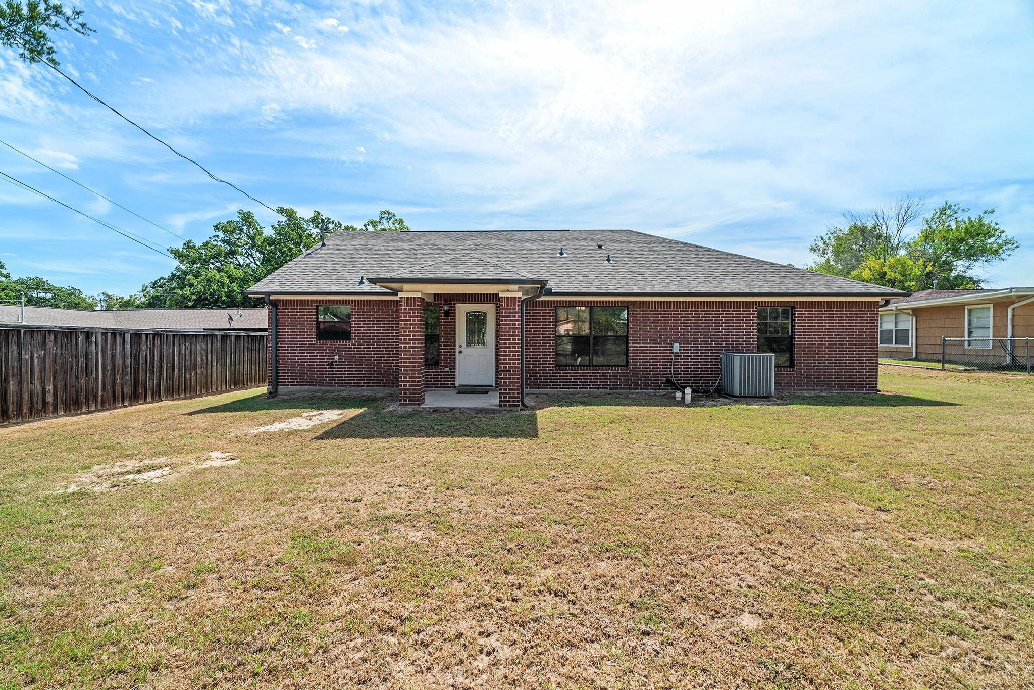 1904 Murray Ave, Rockdale, TX 76567