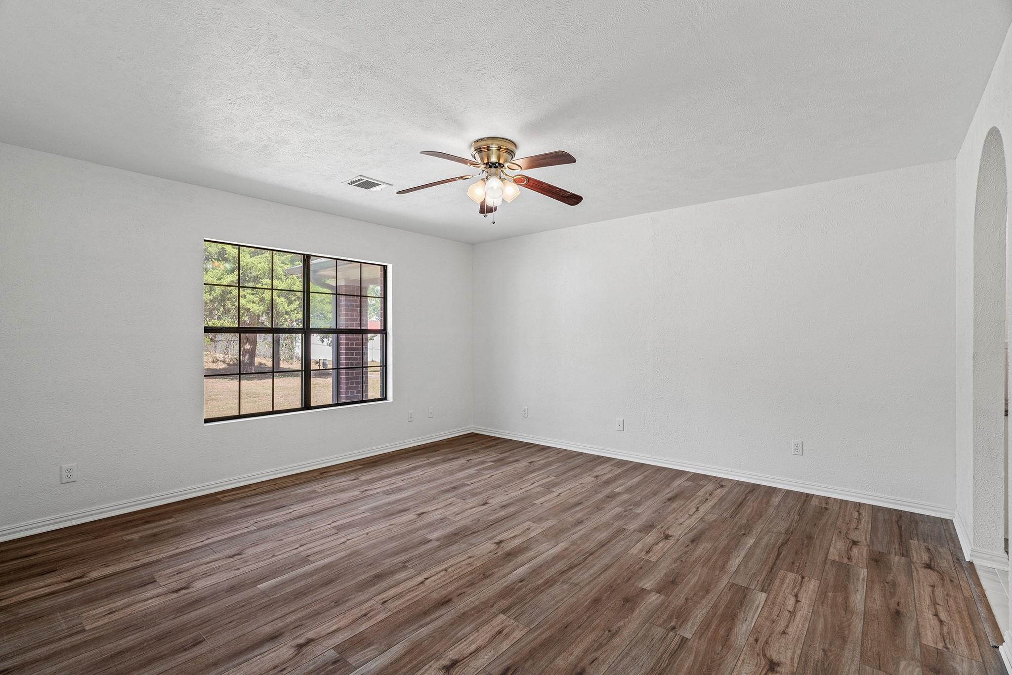 1904 Murray Ave, Rockdale, TX 76567