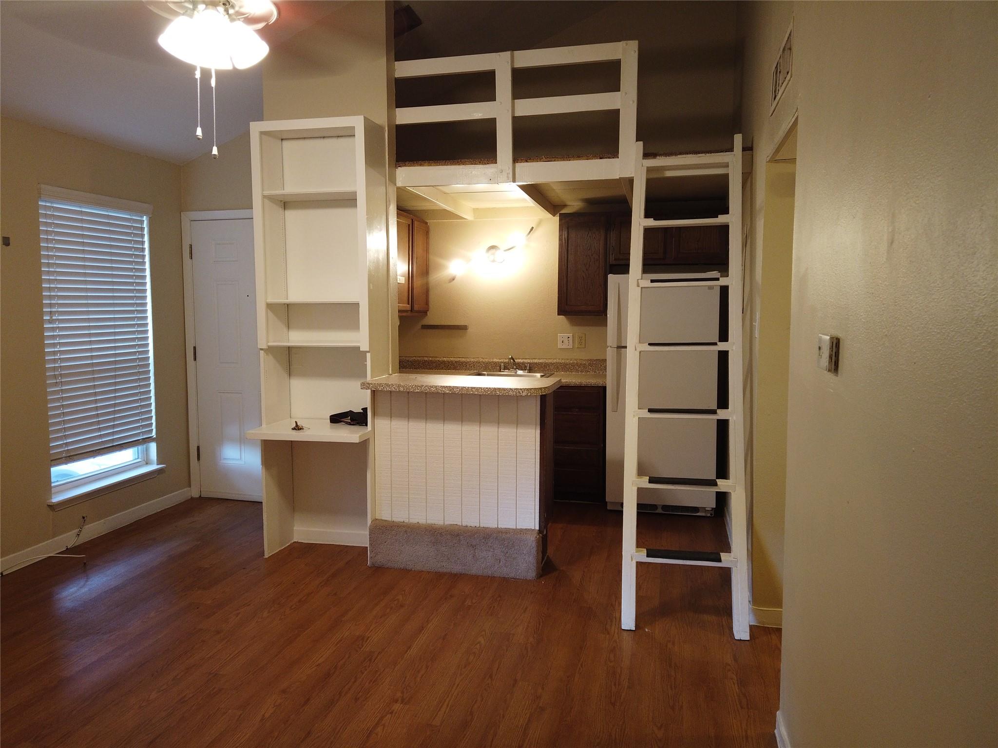 1000 W 26th St # 209, Austin, TX 78705