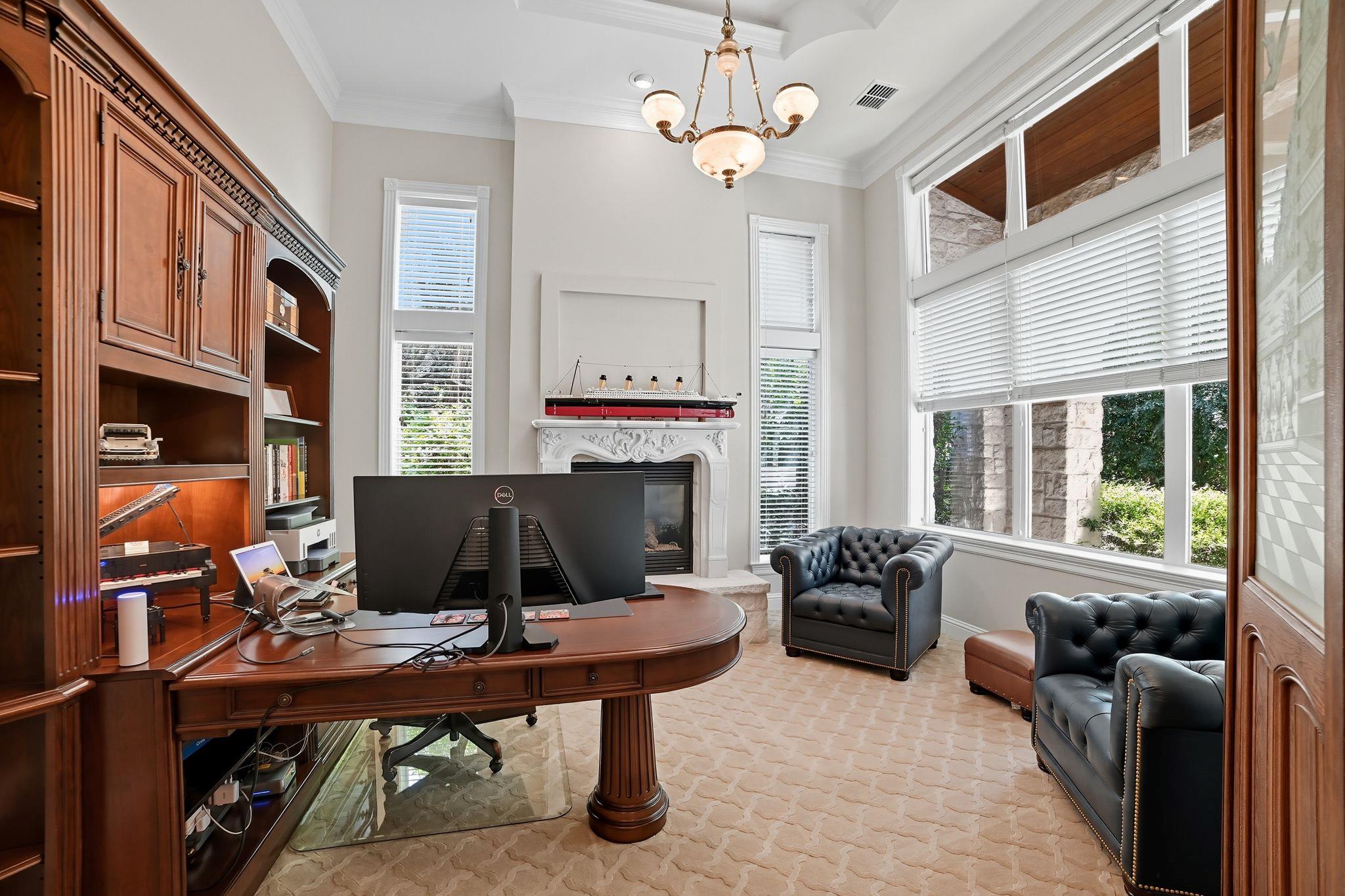 500 Konstanty Cir, West Lake Hills, TX 78746