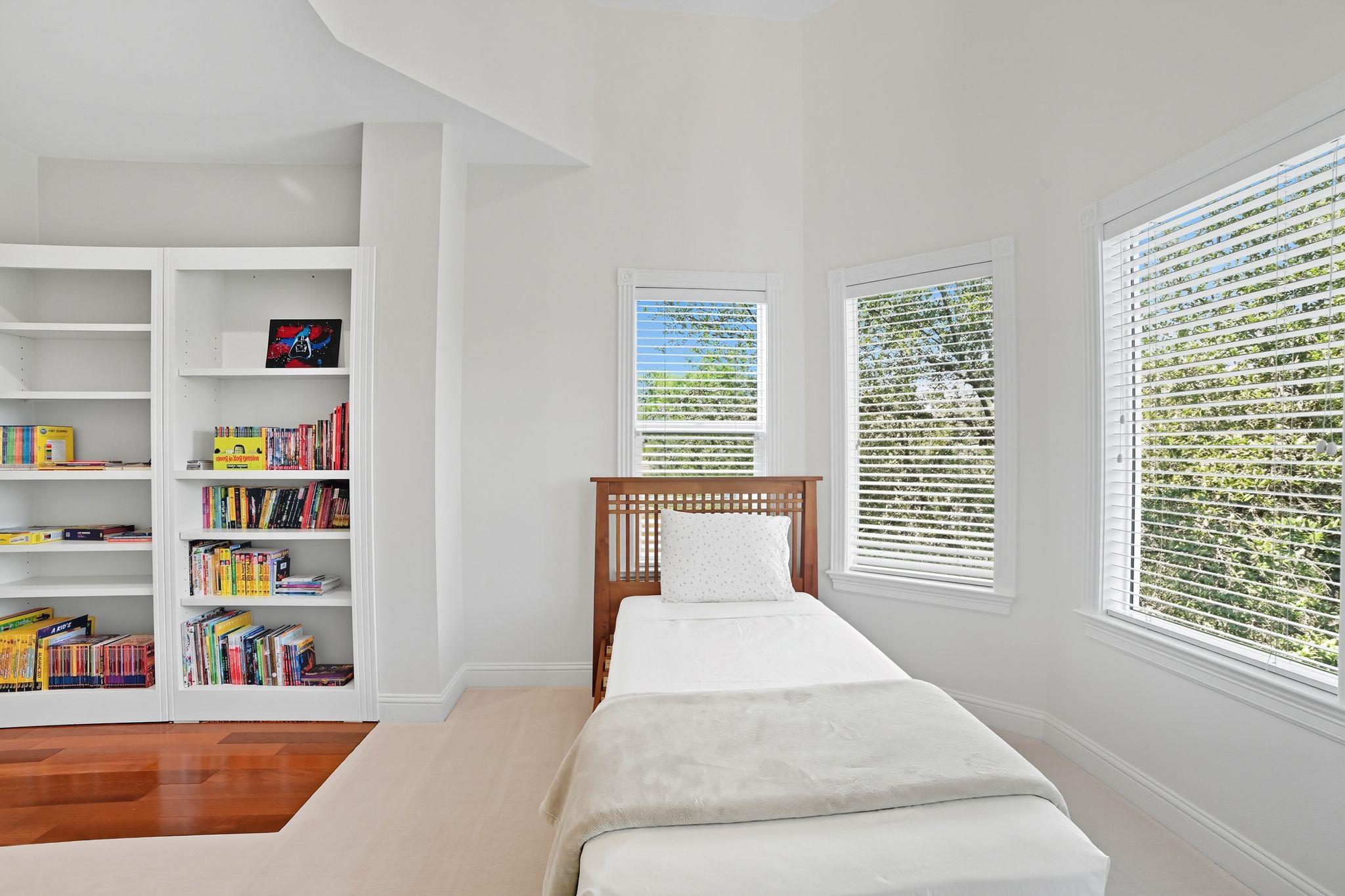 500 Konstanty Cir, West Lake Hills, TX 78746