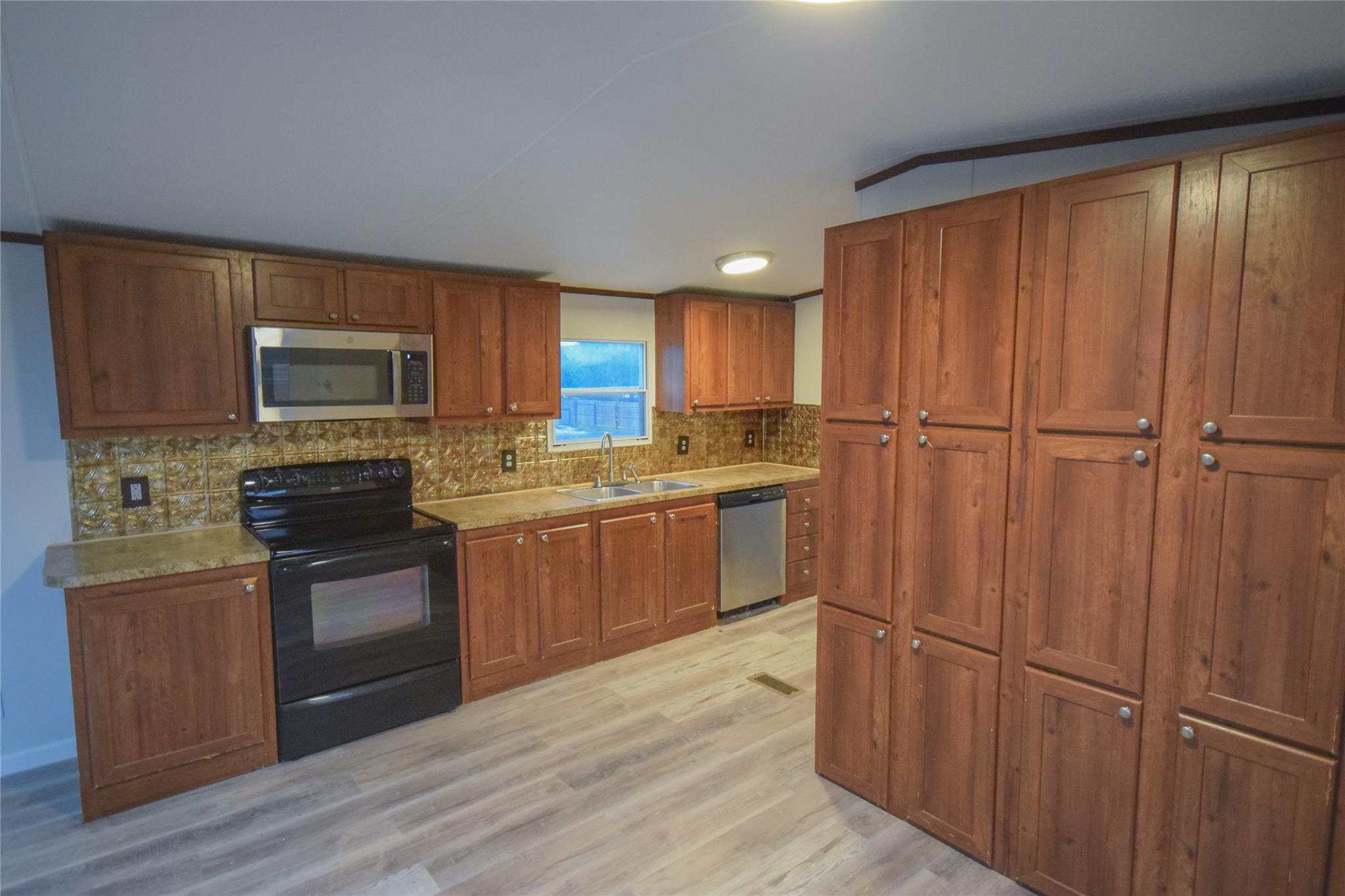 900 Phillip Ln, Liberty Hill, TX 78642