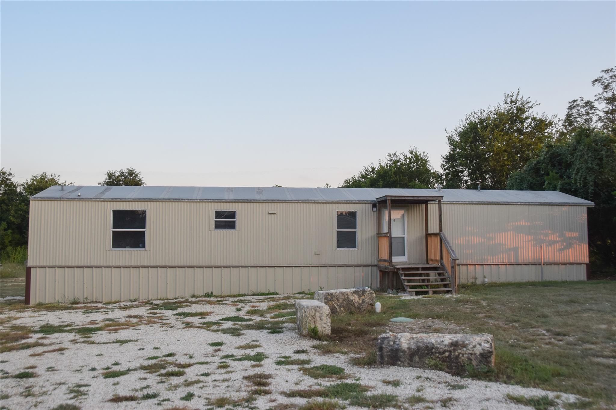 900 Phillip Ln, Liberty Hill, TX 78642