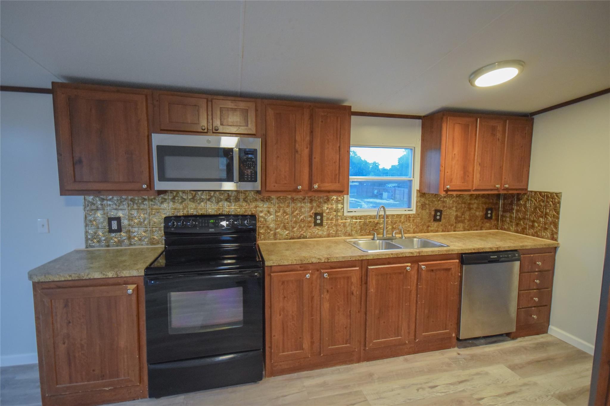 900 Phillip Ln, Liberty Hill, TX 78642