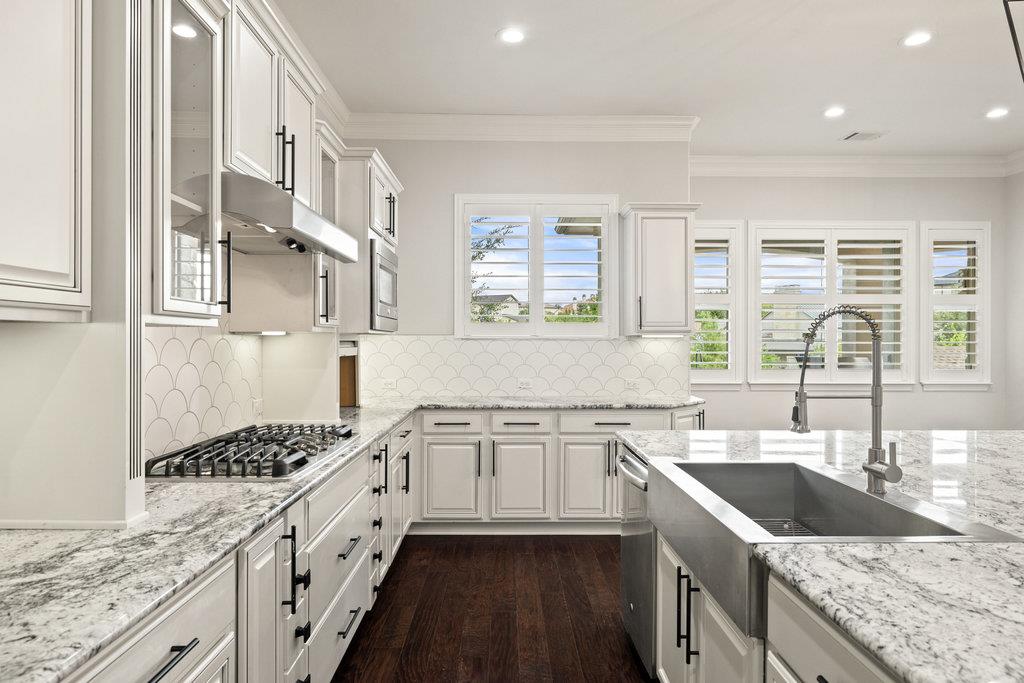 305 Enchanted Hilltop Way, Austin, TX 78738