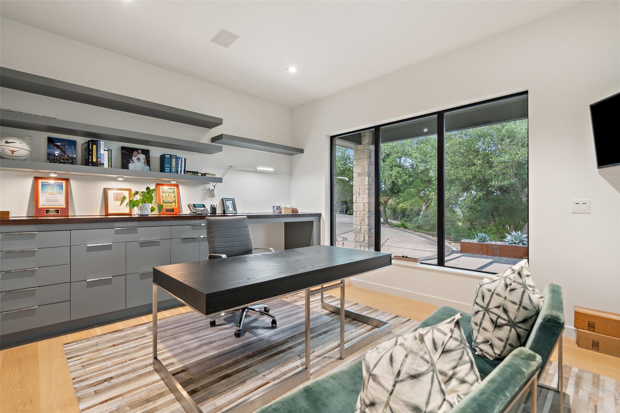 203 Buckeye Trl, West Lake Hills, TX 78746