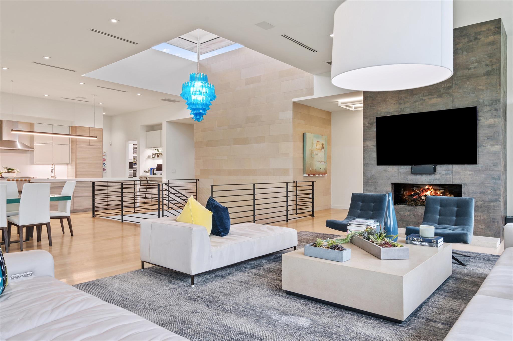 203 Buckeye Trl, West Lake Hills, TX 78746