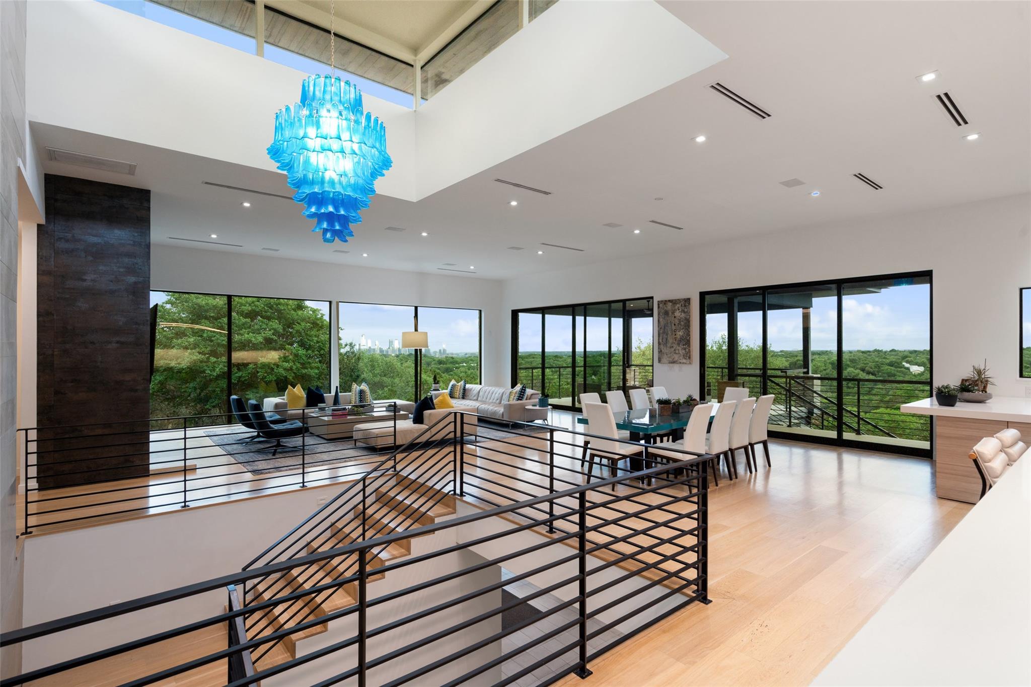 203 Buckeye Trl, West Lake Hills, TX 78746