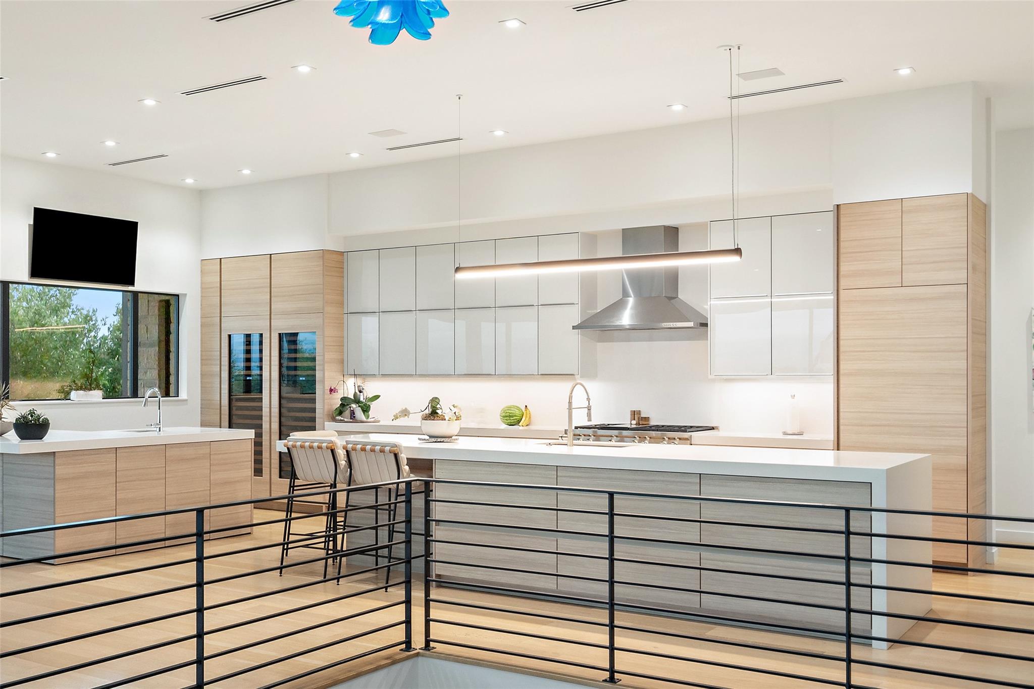 203 Buckeye Trl, West Lake Hills, TX 78746