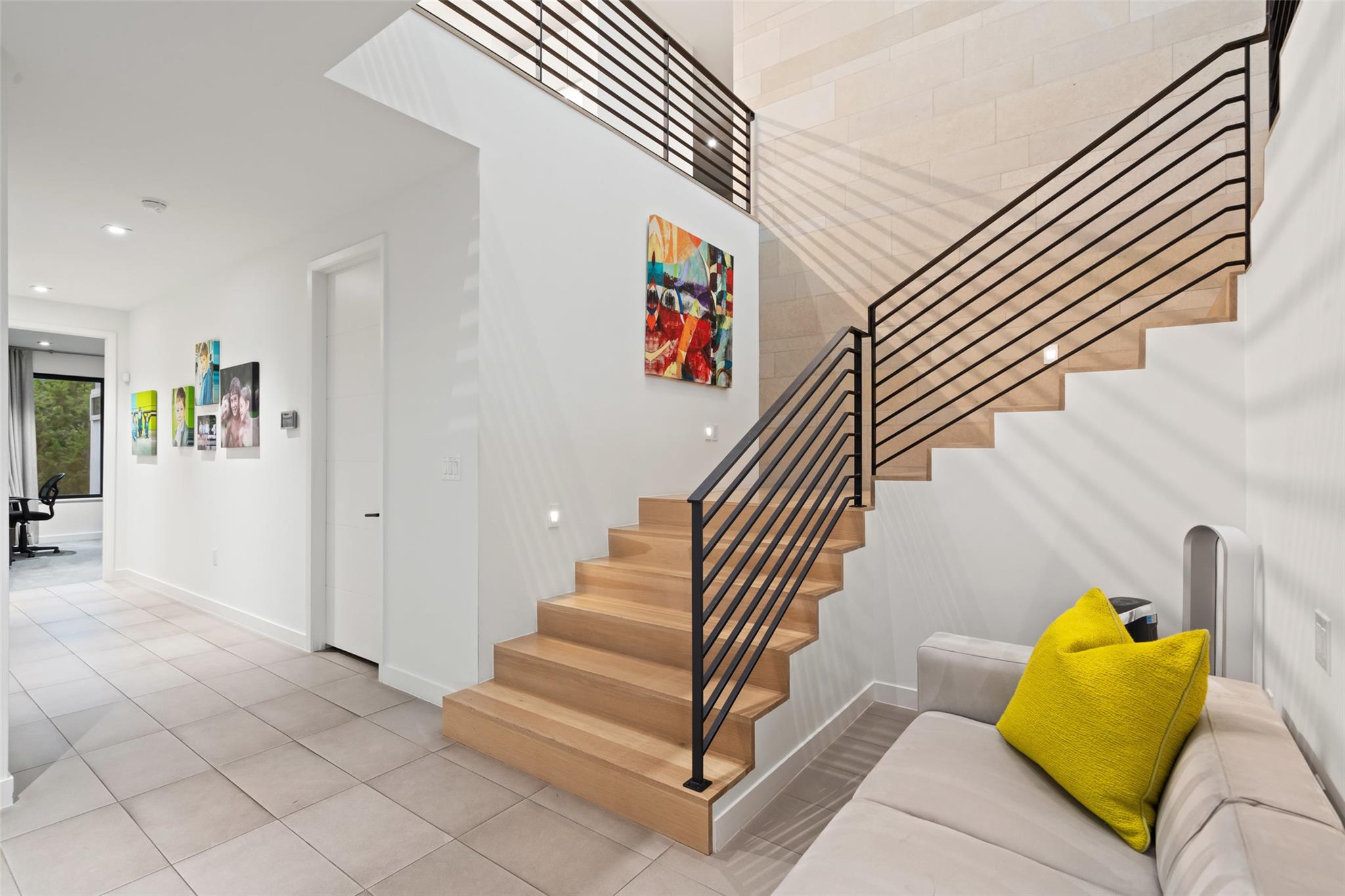 203 Buckeye Trl, West Lake Hills, TX 78746