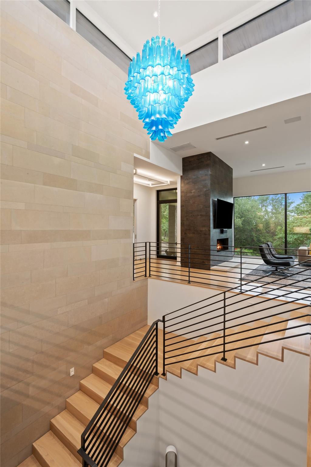 203 Buckeye Trl, West Lake Hills, TX 78746