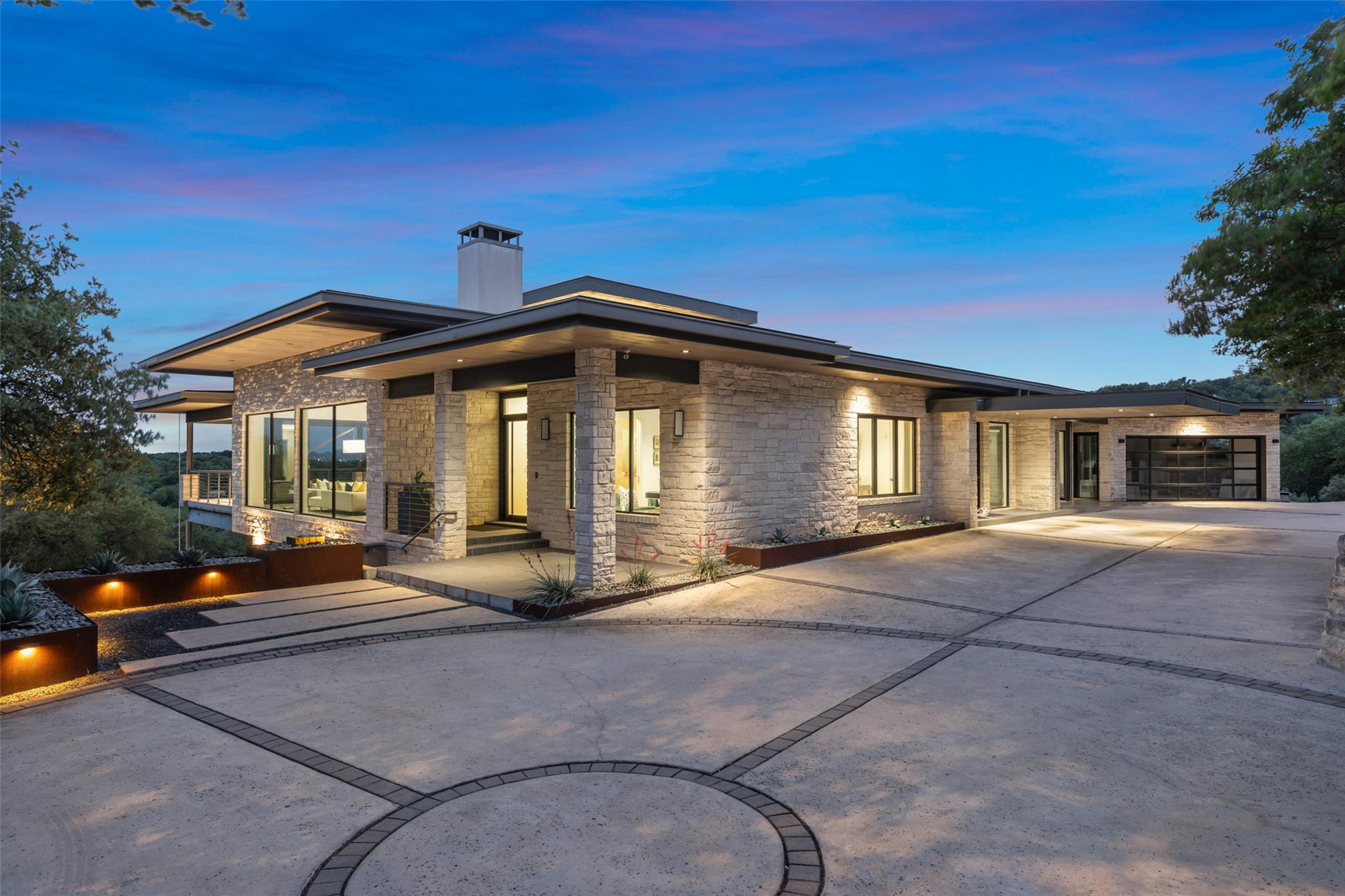 203 Buckeye Trl, West Lake Hills, TX 78746