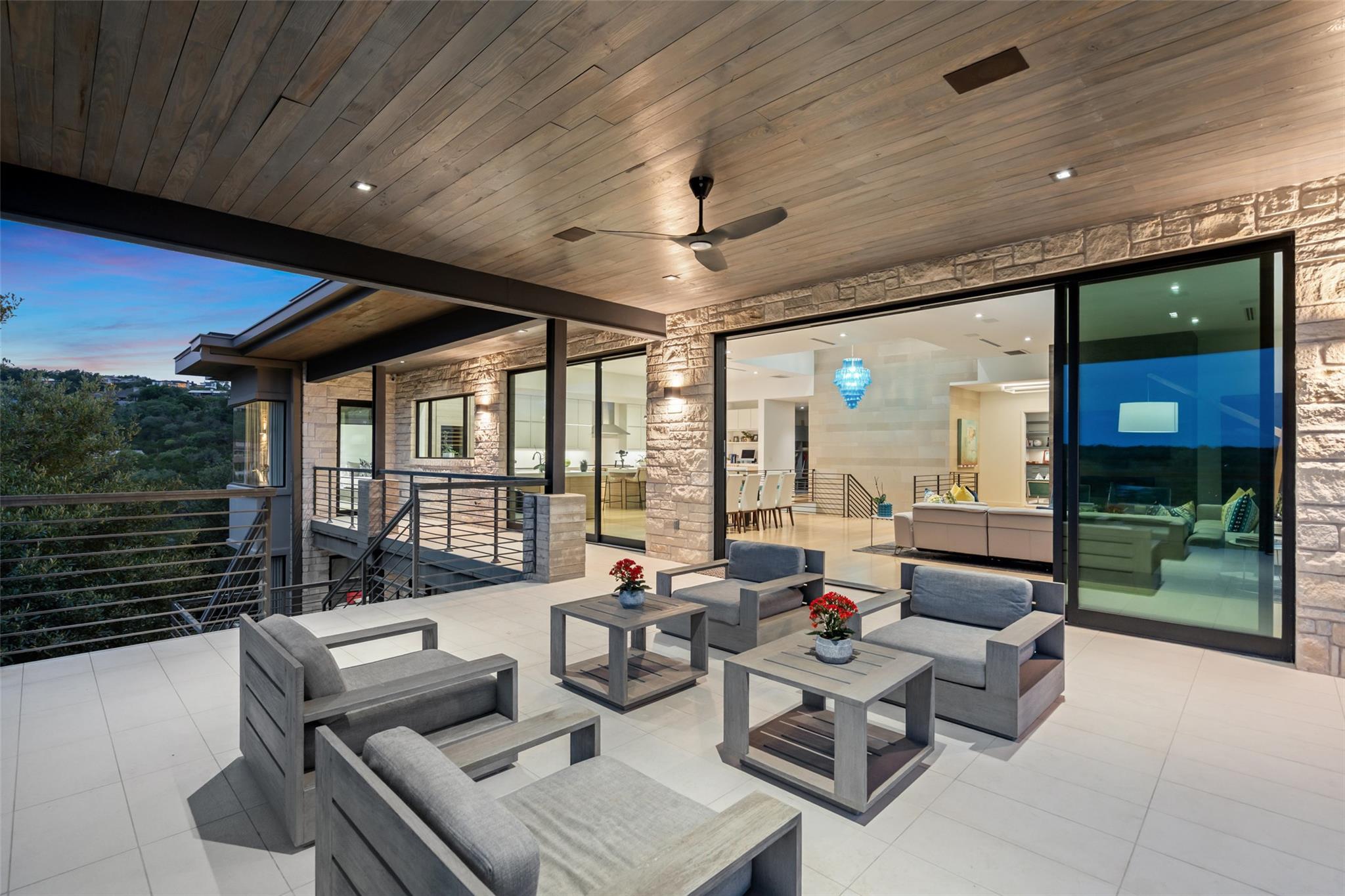 203 Buckeye Trl, West Lake Hills, TX 78746