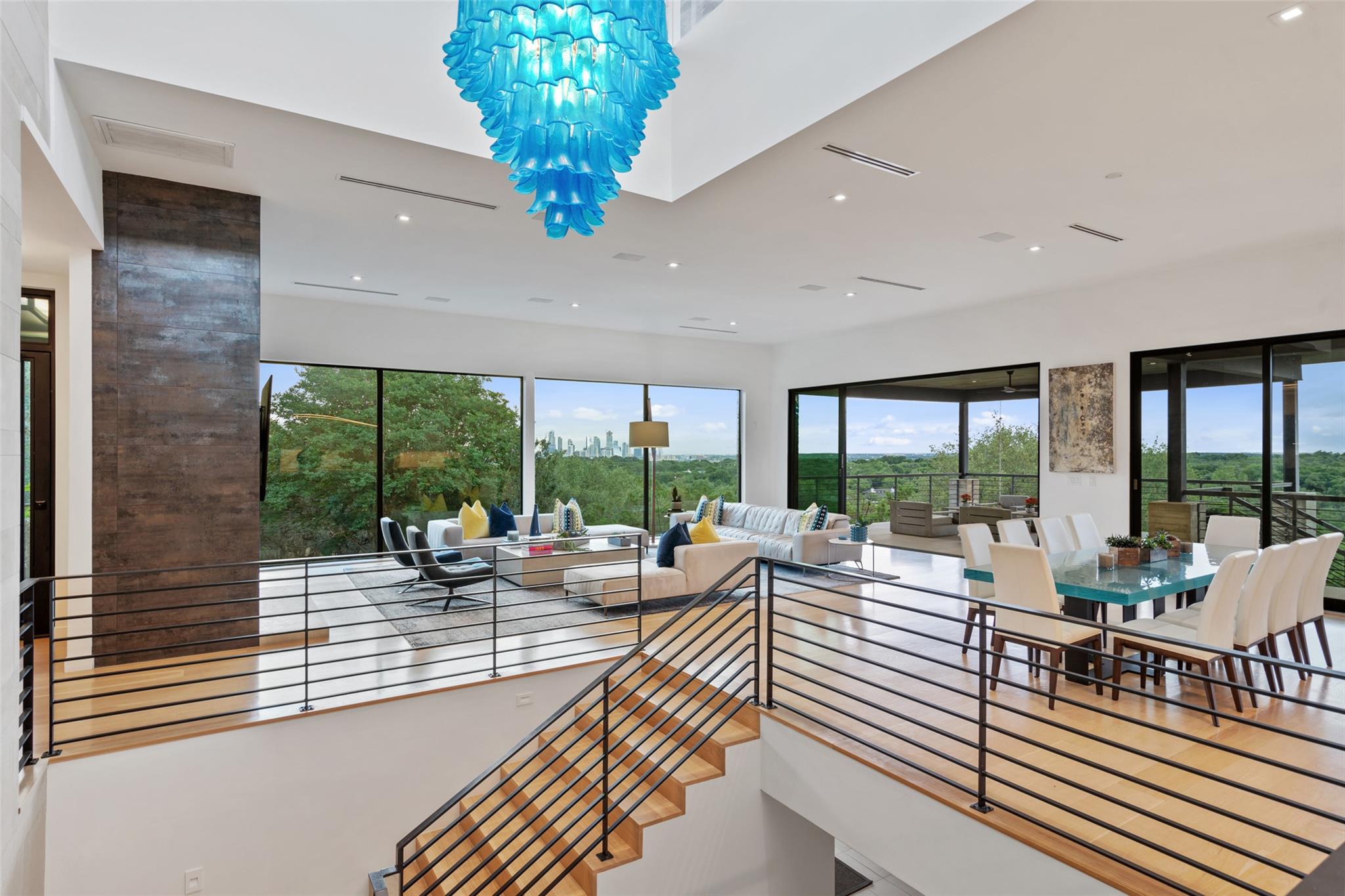 203 Buckeye Trl, West Lake Hills, TX 78746