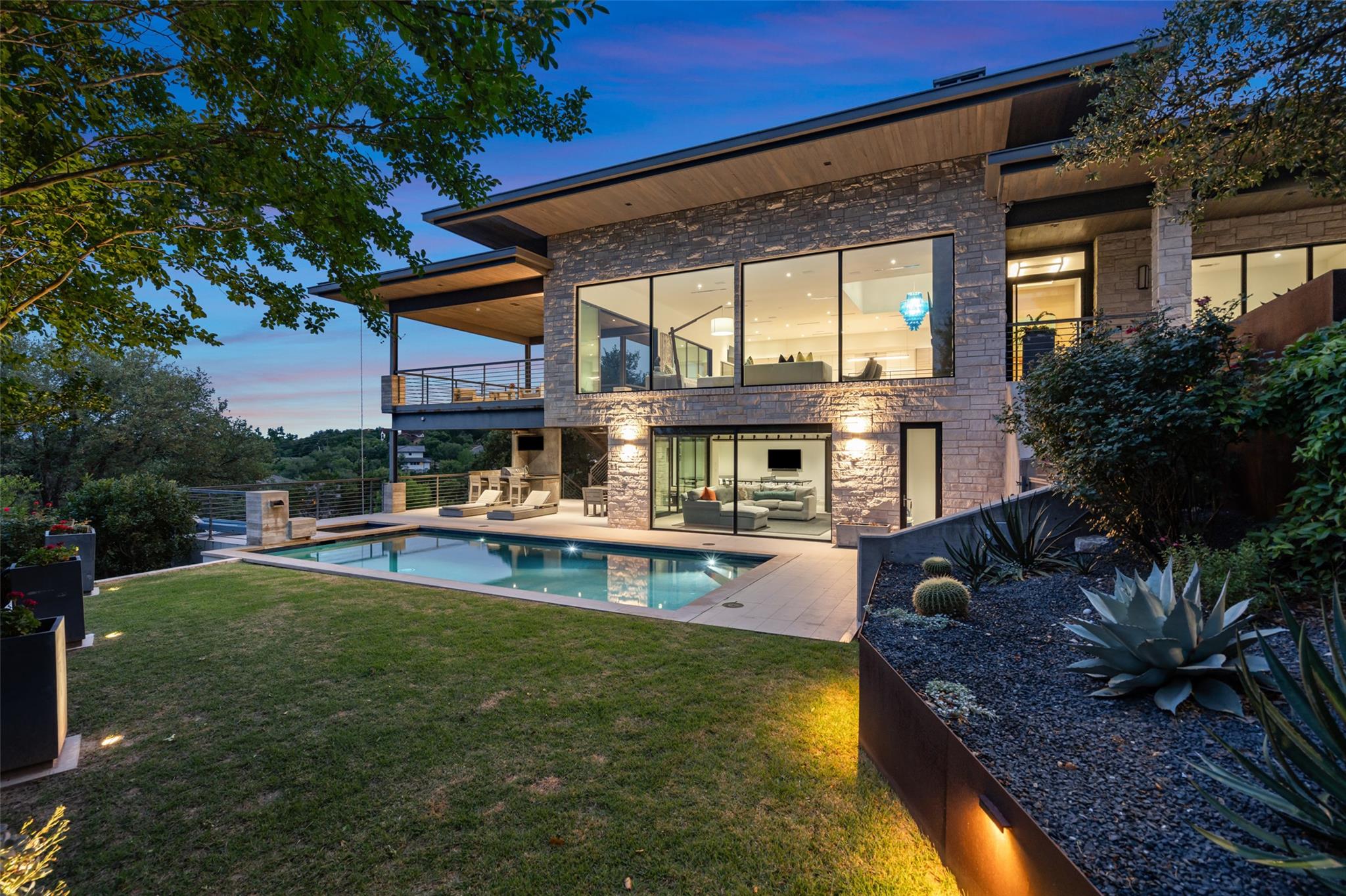 203 Buckeye Trl, West Lake Hills, TX 78746