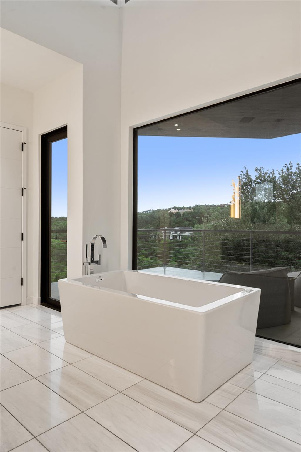 203 Buckeye Trl, West Lake Hills, TX 78746