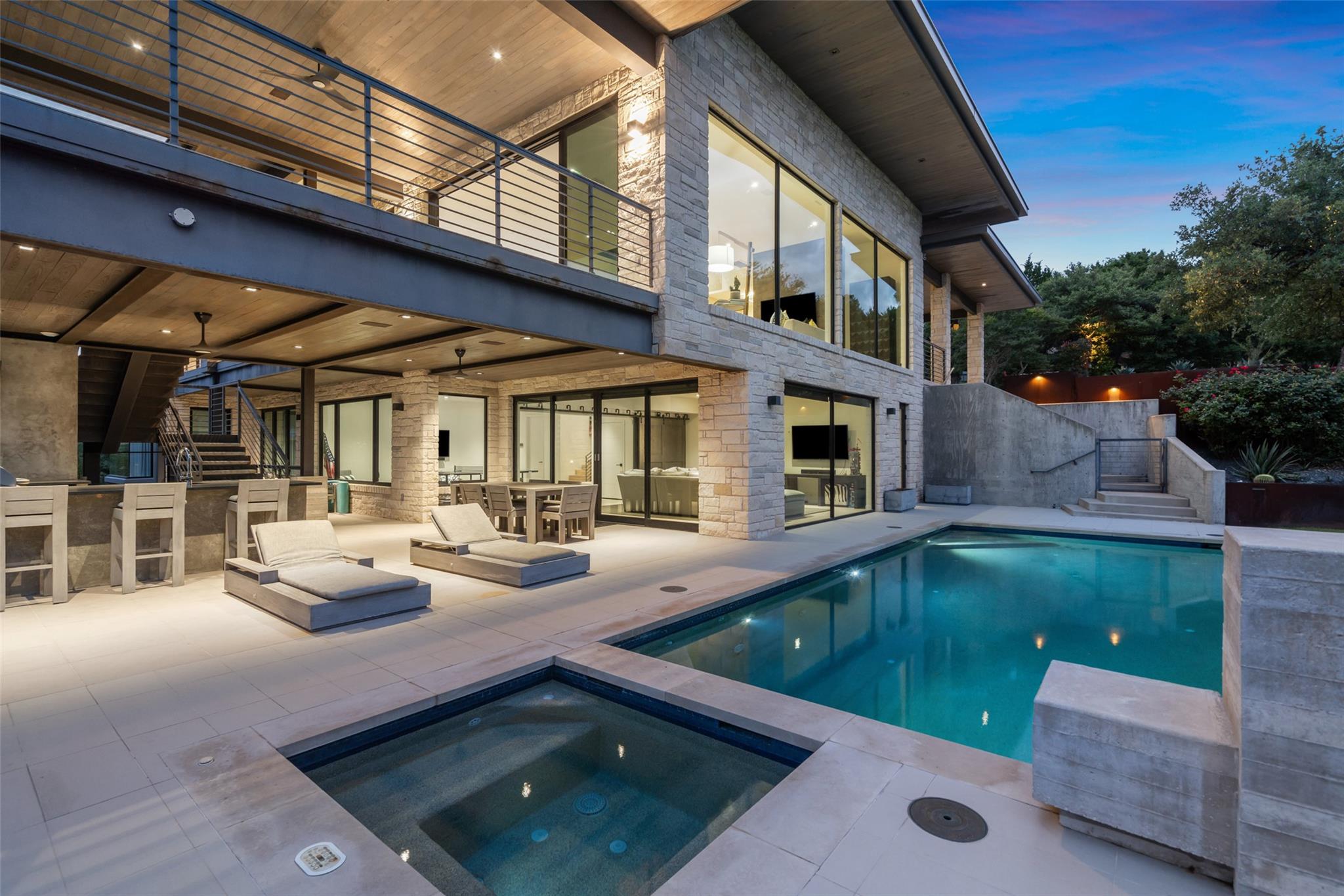 203 Buckeye Trl, West Lake Hills, TX 78746