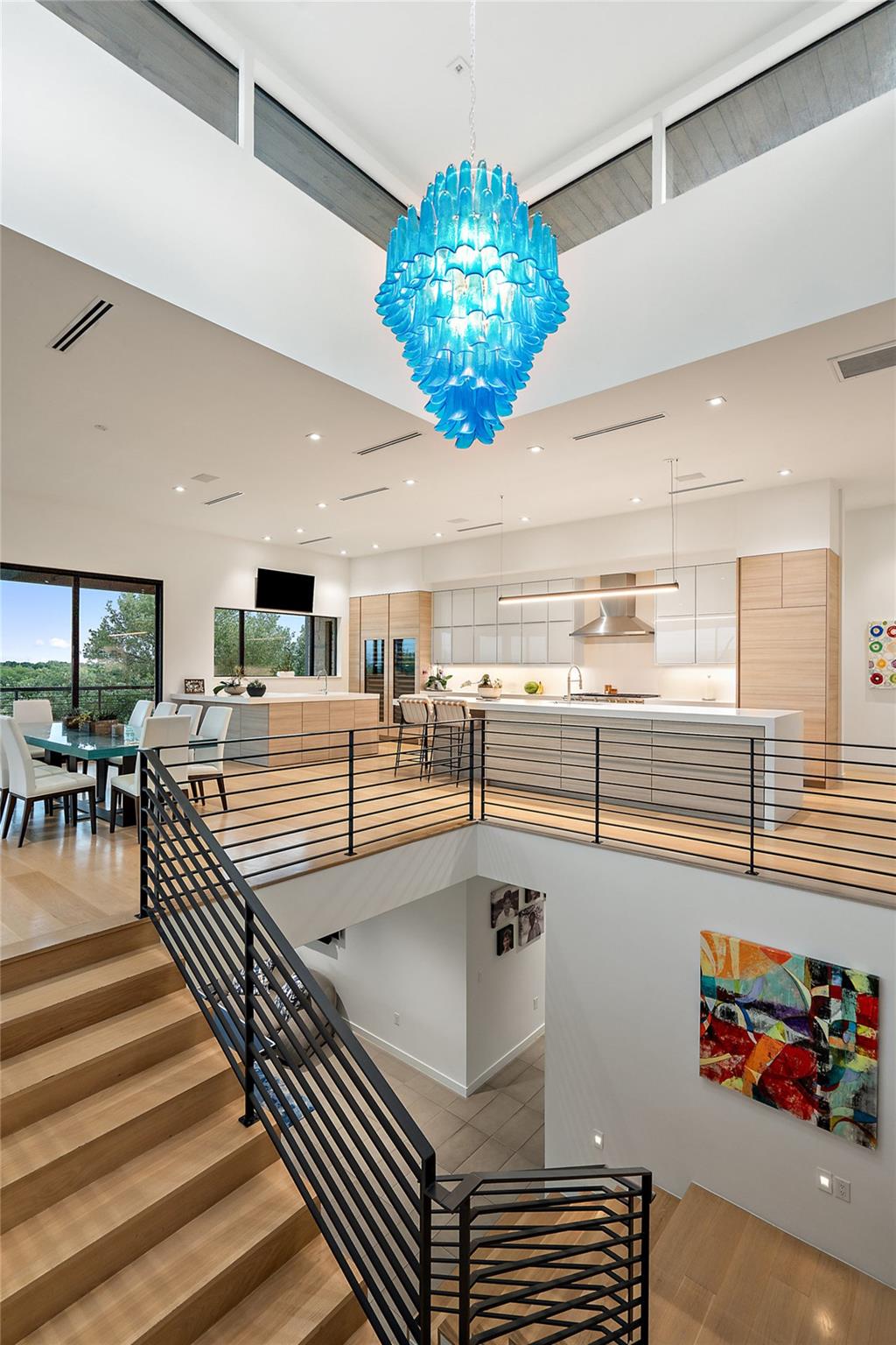 203 Buckeye Trl, West Lake Hills, TX 78746