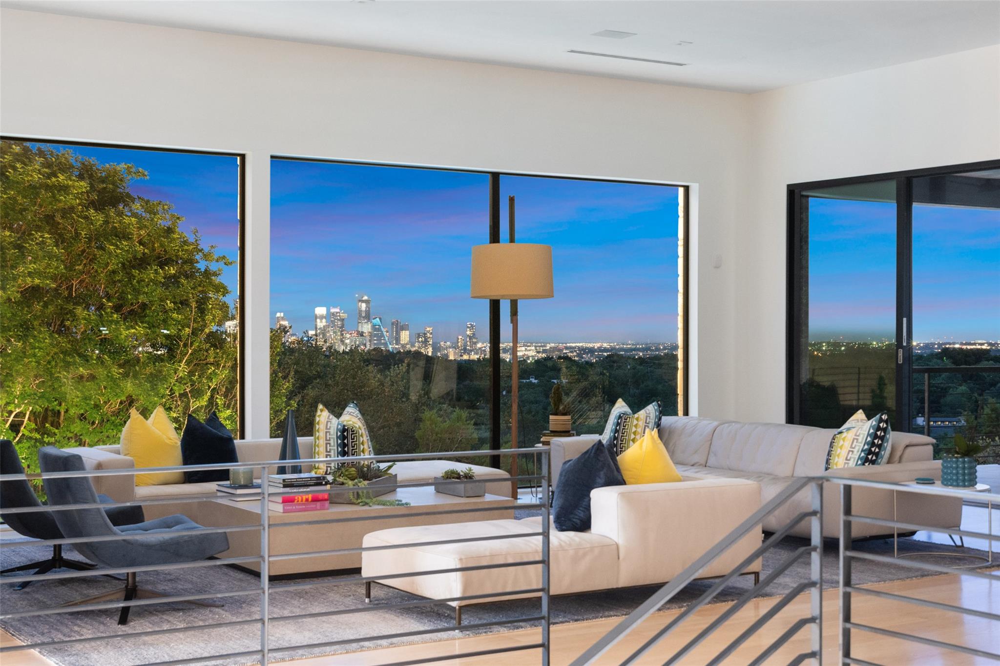 203 Buckeye Trl, West Lake Hills, TX 78746