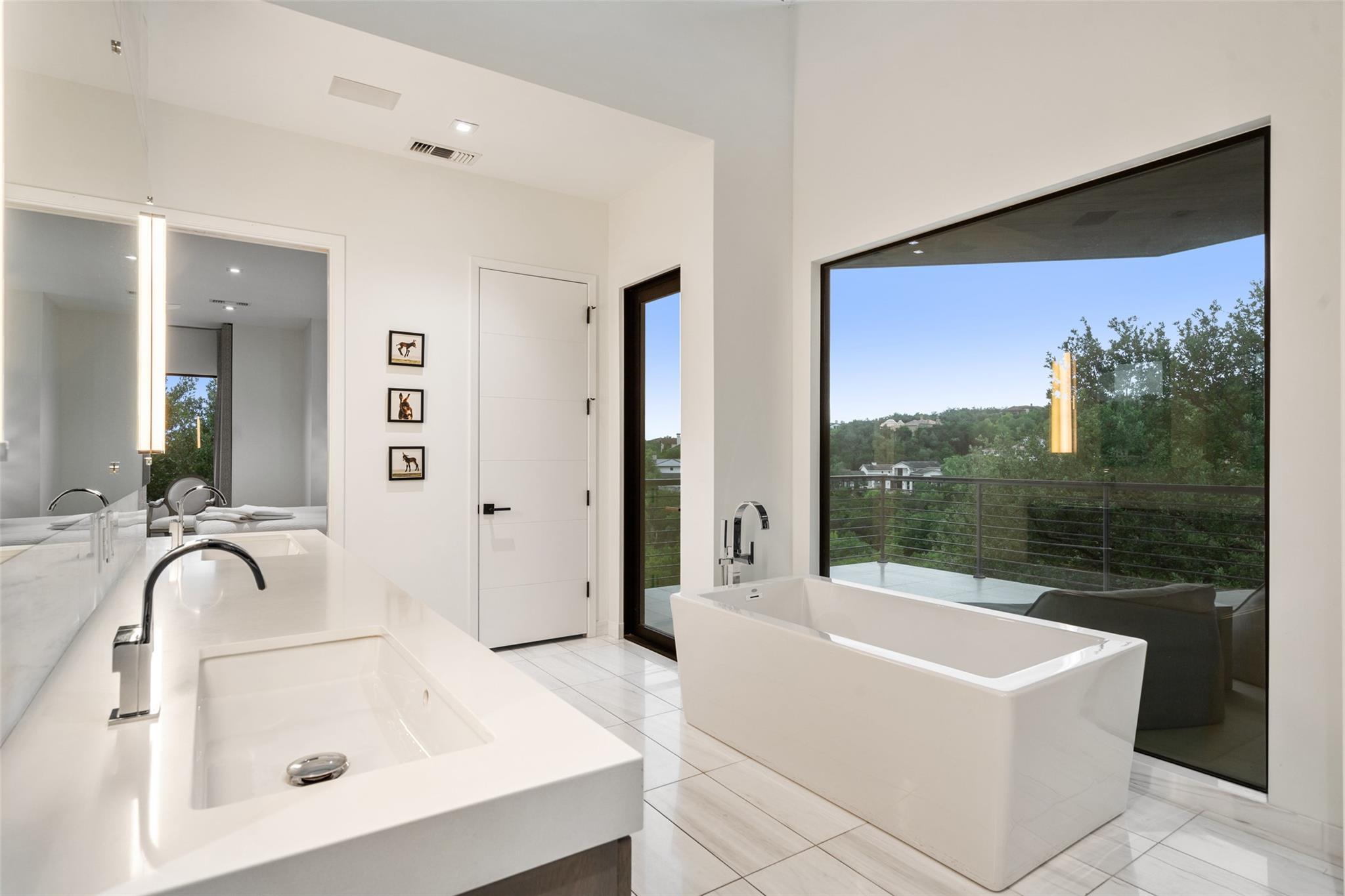 203 Buckeye Trl, West Lake Hills, TX 78746