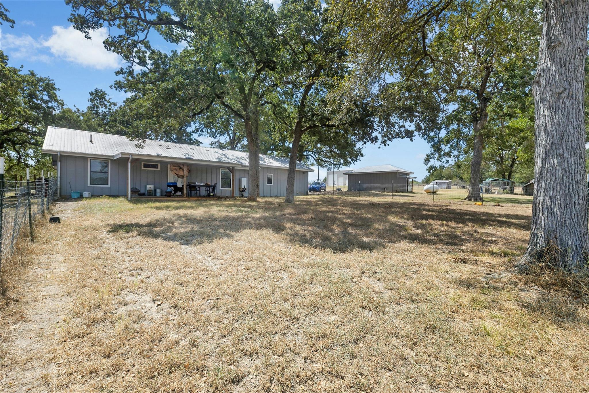 1498 County Road 313, Lexington, TX 78947