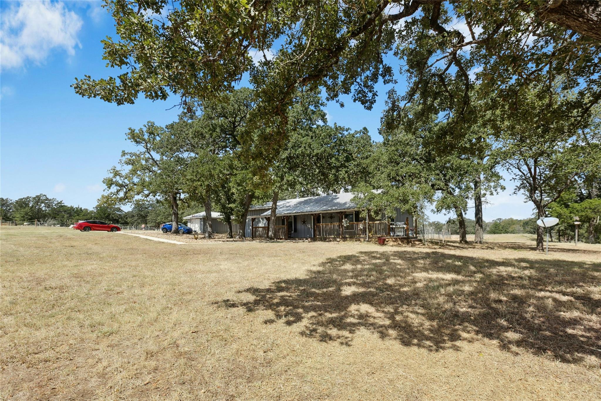 1498 County Road 313, Lexington, TX 78947